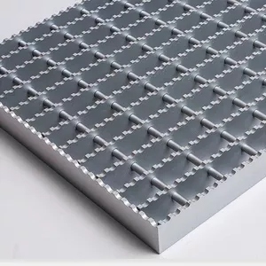 Serrated steel grating