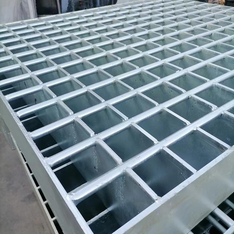 Heavy-duty steel grating Heavy-duty steel grating
