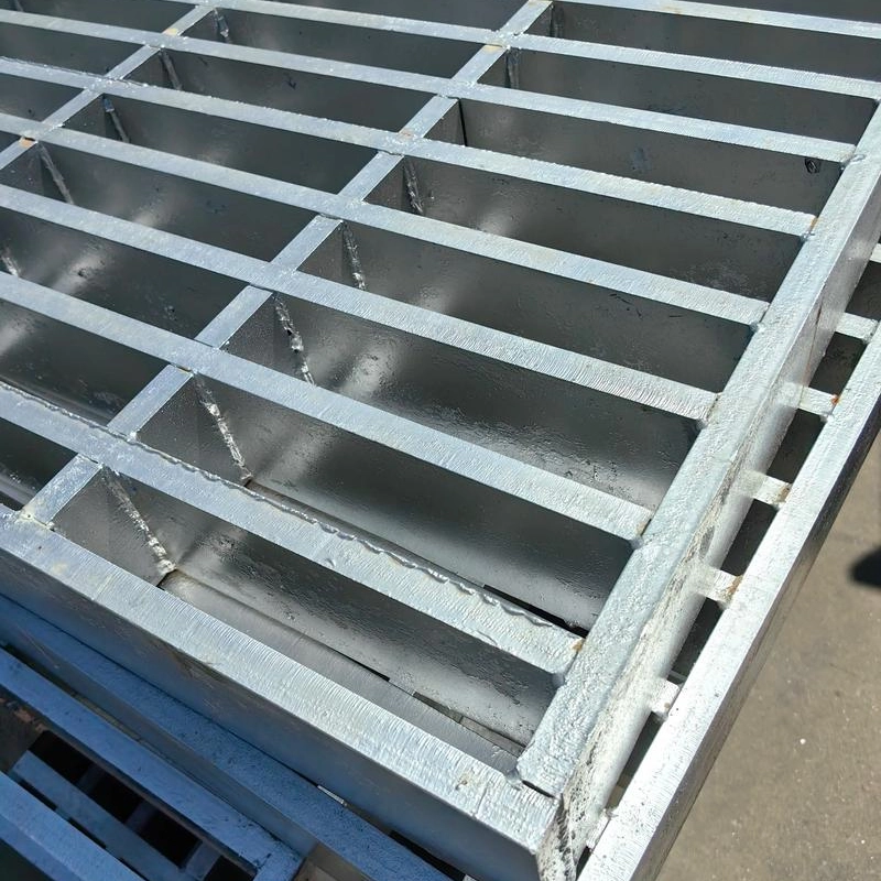 Heavy-duty steel grating Heavy-duty steel grating