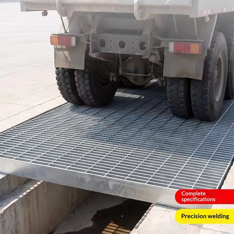 Heavy-duty steel grating